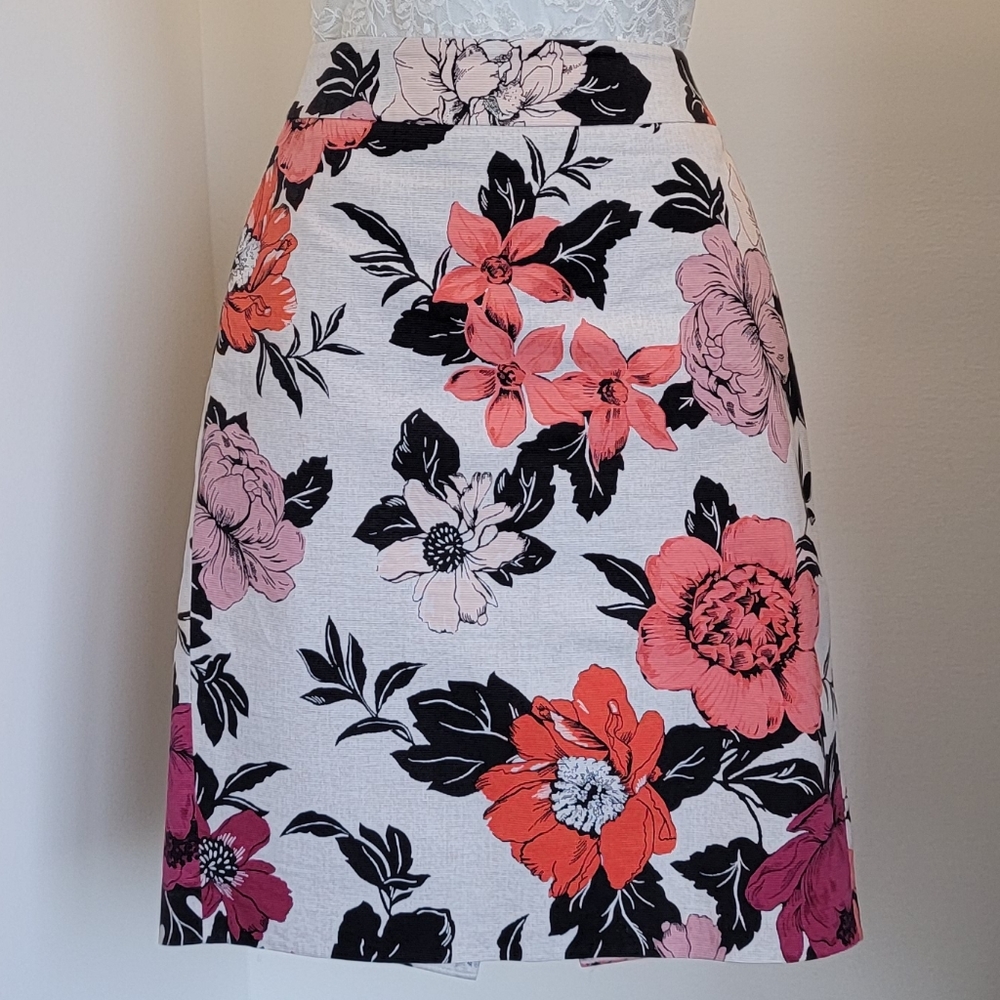 Ann Taylor Floral Pencil Skirt Sz: 6P- Like New
